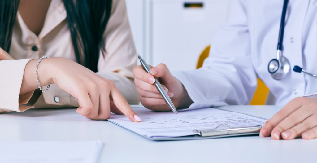 Home care nurse assisting an elderly patient in Lehigh Valley, demonstrating secure and trusted patient privacy practices.